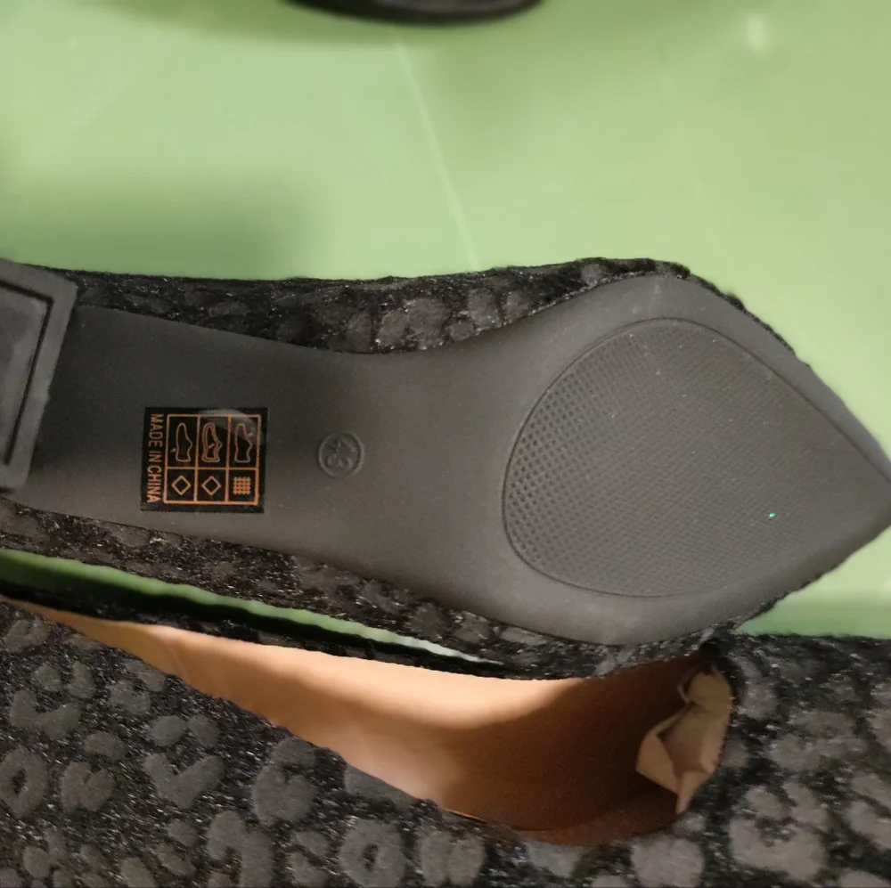 Shoes - Picture 1 of 4